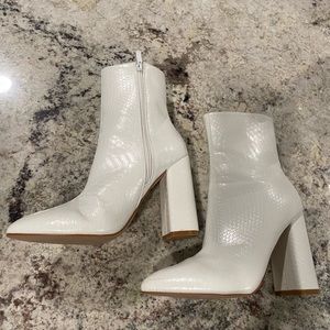 Adorable PrettyLittleThing white faux snake ankle boot. Size 7- worn once